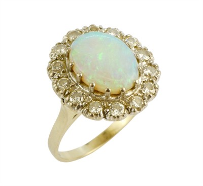 Zlatý prsten s opálem a diamanty