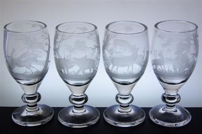 Sada čtyř starých sklenic s rytinou loveckých motivů