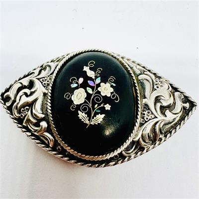 Stříbrná velká brož s dřevem inkrustovaným perletí