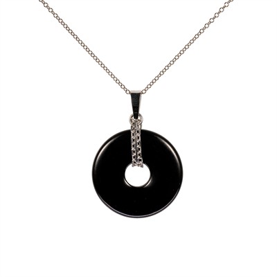 Zlatý řetízek s přívěskem z onyxu