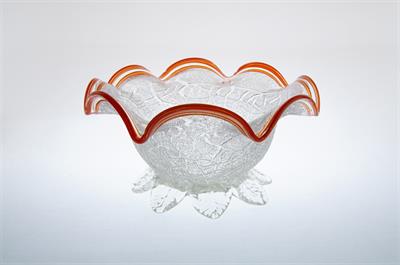 Secesní mísa ovíjená rubínovou nití dekorovaná skelnou drtí