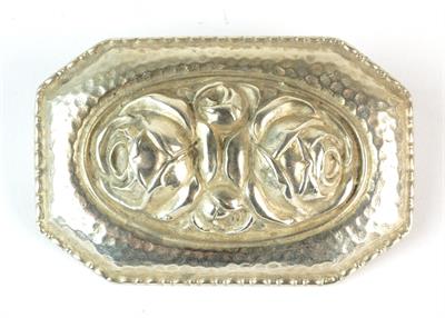 Plastická stříbrná brož