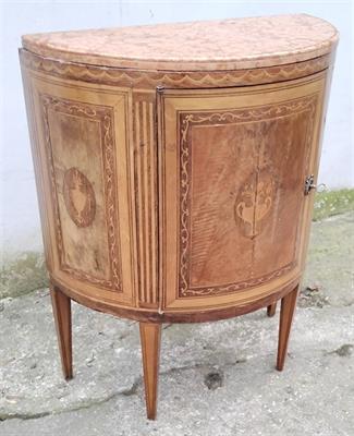 Intarzovaná komoda s mramorem