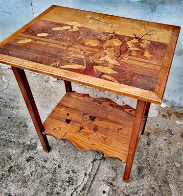 Stoleček značeno Gallé