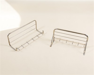 VĚŠÁK NÁSTĚNÝ-FUNKCIONALISMUS