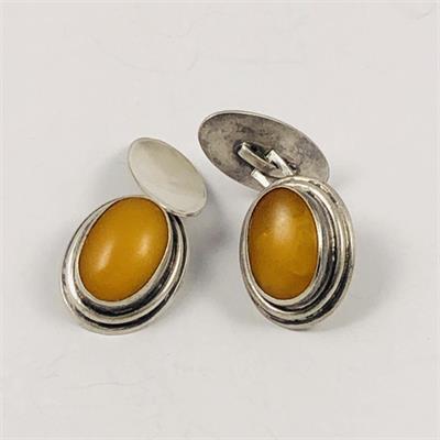 Stříbrné manžetové knoflíčky s jantarem