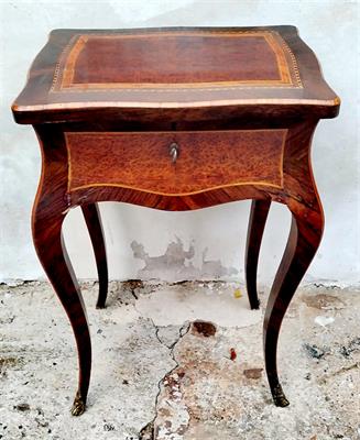 Intarzovaná toaletka