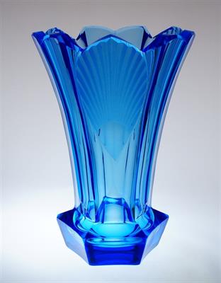 Velká masivní ART - DECO váza akvamarínové sklo, R. HLOUŠEK