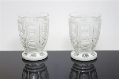 Pár bohatě probrušovaných sklenic z období Biedermeieru