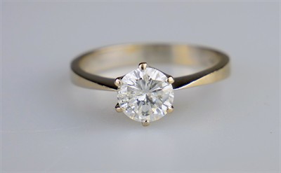 Zlatý prsten s diamantem