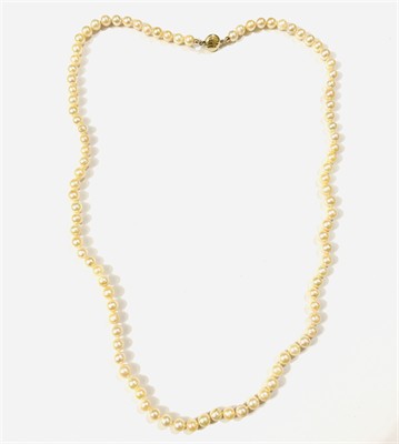 Perlový náhrdelník se zlatým zapínáním