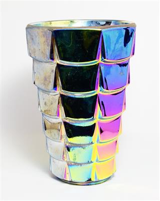 Váza z irisovaného lisovaného skla, sklárna J.INWALD