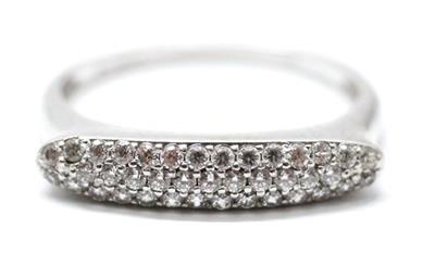 Zlatý prsten se zirkony