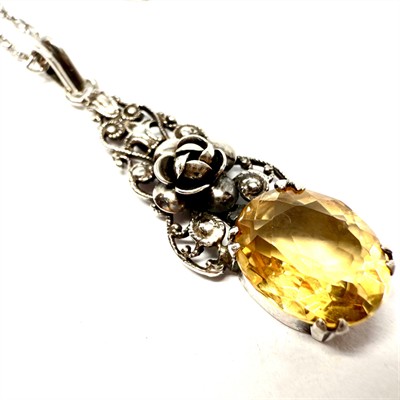 Stříbrný náhrdelník s citrínem