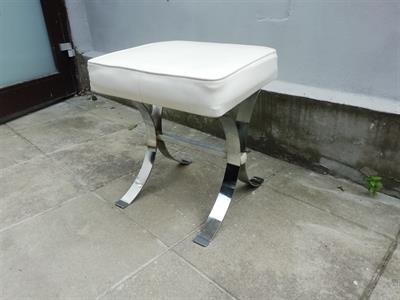 Stolička "barcelona"