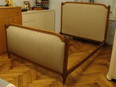 Starožitná postel v klasicistním slohu