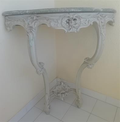 Konzolový rohový stolek s mramorem