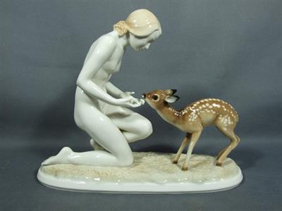 Sousoší Dívka s kolouchem, Hutschenreuther, cca 1920, 25×32cm, Německo