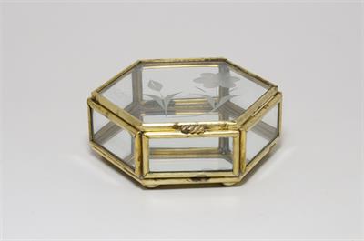 Skleněná šperkovnička v mosazné montáži s rytinou květin