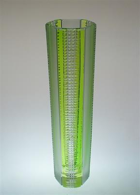 Vysoká váza probrušované vrstvené sklo s matovaným dekorem