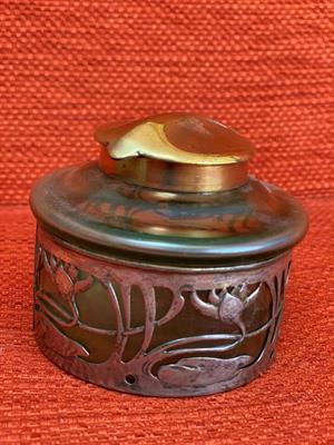 Kalamář secesní v kovové montáži Loetz?