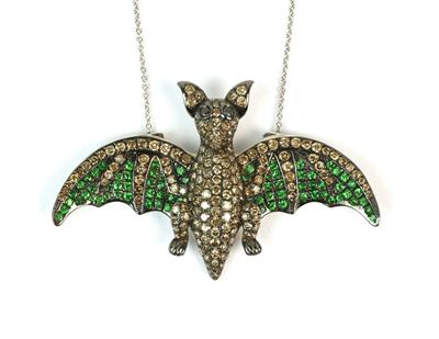 Zlatý náhrdelník ve tvaru netopýra s tsavority a brilianty