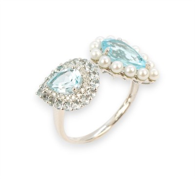 Zlatý prsten s topazy, diamanty a perlami