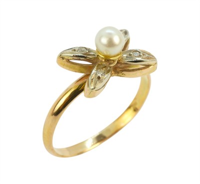 Zlatý prsten s perlou