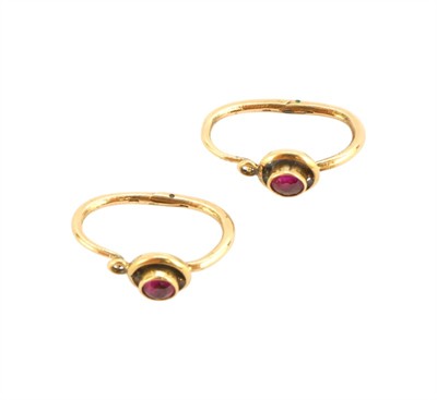 Zlaté náušnice s rubínky