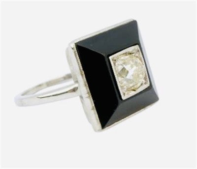 ArtDeco zlaty prsten s briliantem a onyxem