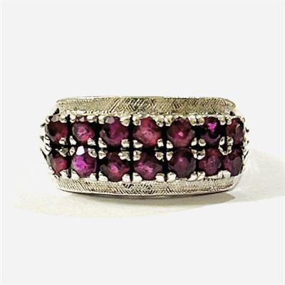 Stříbrný prsten s přírodními rubíny