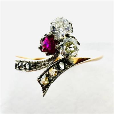 Jemný zlatý secesní prsten s rubínem a diamanty