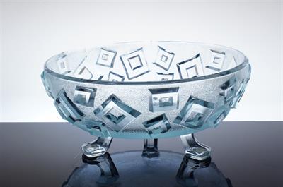 Kubistická mísa na nožkách, ručně lisované čiré sklo