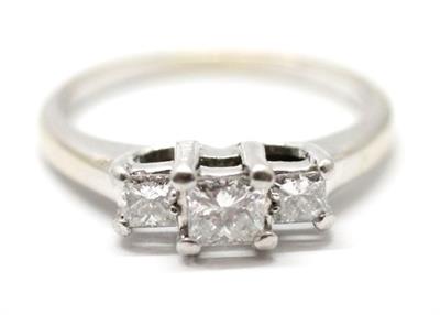 Zlatý prsten s diamanty