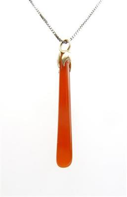 Stříbrný náhrdelník s karneolem