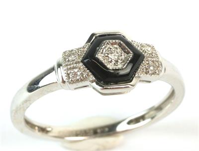 Zlatý prsten s brilianty a onyxem