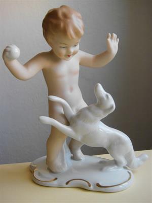 Putto s pejskem (porcelán Wallendorf 1764)