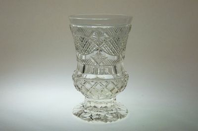 Biedermeier sklenice na patce - bohatě řezaná