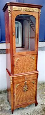 Intarzovany skleniček