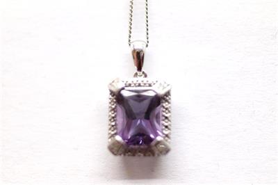 Zlatý náhrdelník s diamanty a ametystem