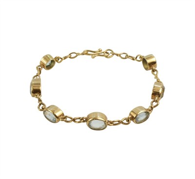 Zlatý náramek s topazy