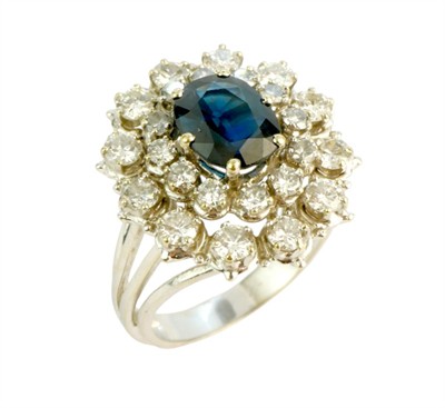 Zlatý prsten se safírem a brilianty