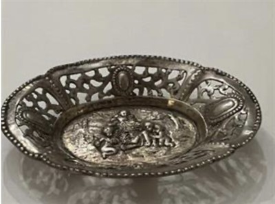 Stříbrná neorenezanční  mistička,