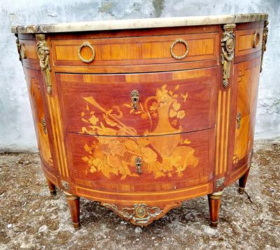 Intarzovaná komoda s mramorem