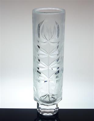 Matovaná váza broušený dekor "KVĚT" sklárny BOHEMIA