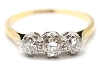 Zlatý prsten s diamanty