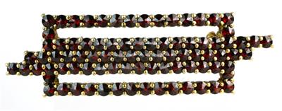 Stříbrná brož s granáty