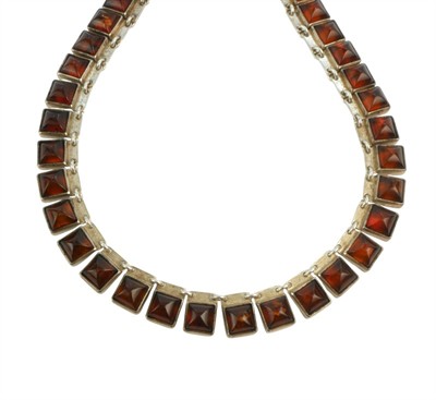 Stříbrný náhrdelník s jantary