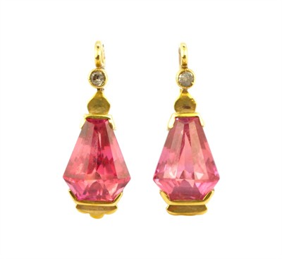 Zlaté náušnice s růžovými spinely a leukosafíry