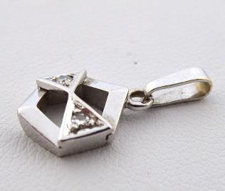 Přívěsek z bílého zlata a diamanty